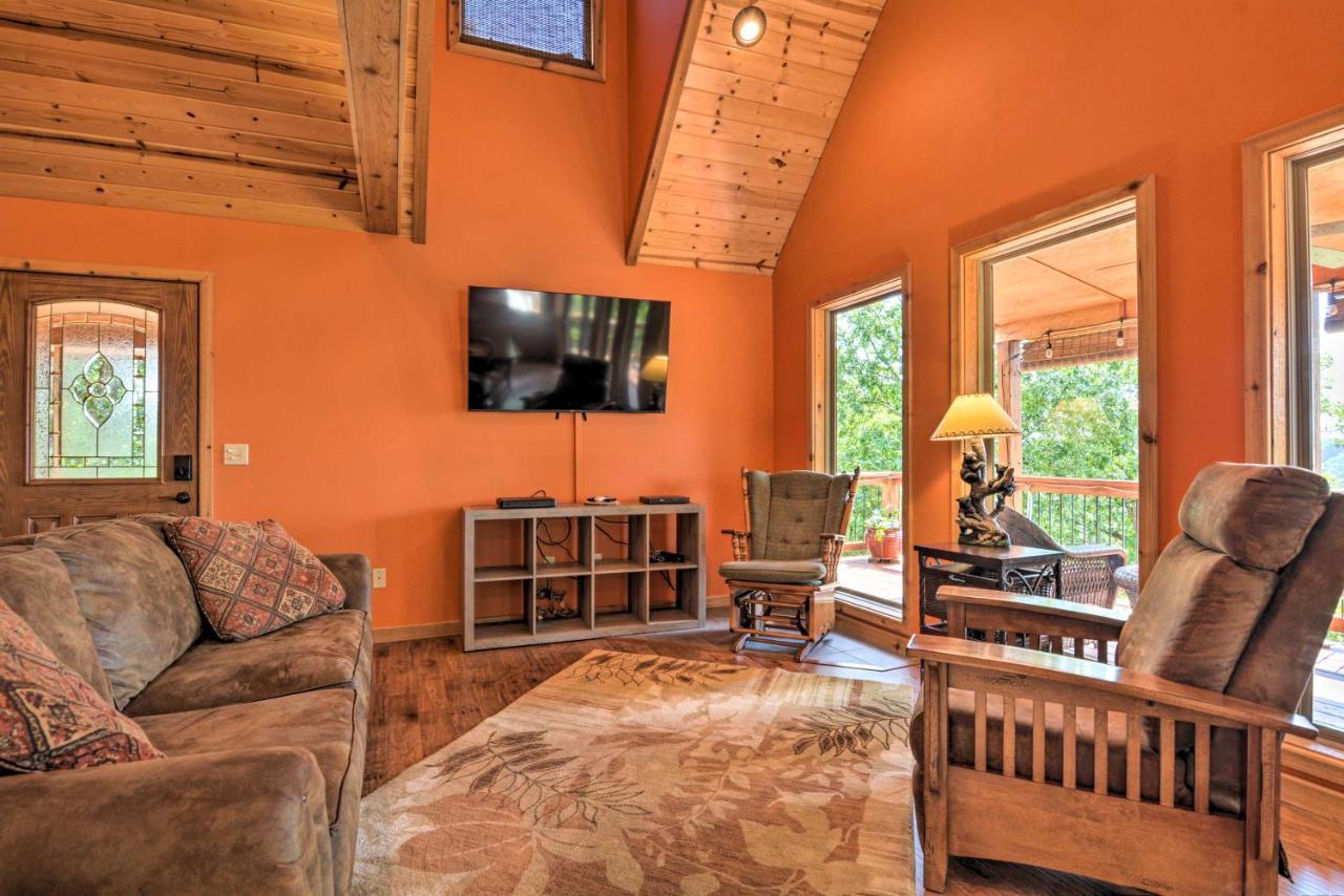 Spacious Log Cabin With Fire Pit And Game Room! Юрека Спрингс Екстериор снимка